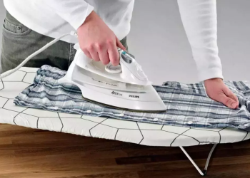 Mini Ütü Masası: Küçük Alanlar İçin Büyük Kolaylık